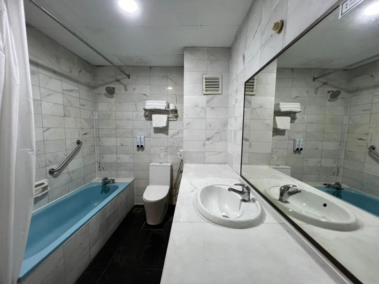 Remington Hotel Muar Exterior photo