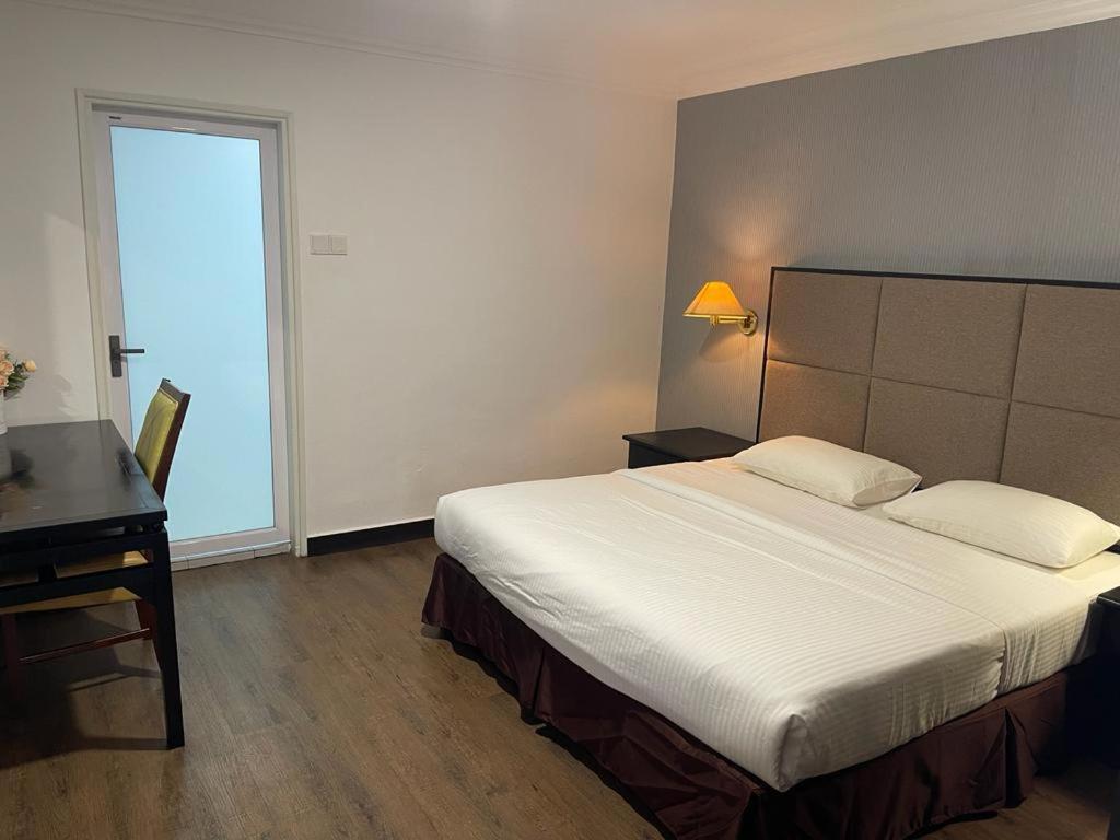 Remington Hotel Muar Exterior photo