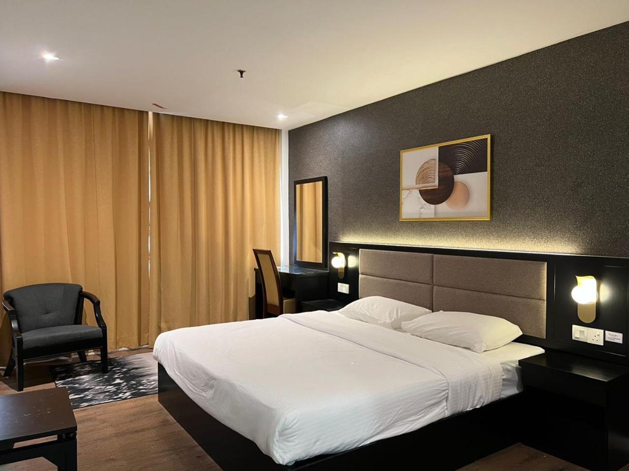 Remington Hotel Muar Exterior photo