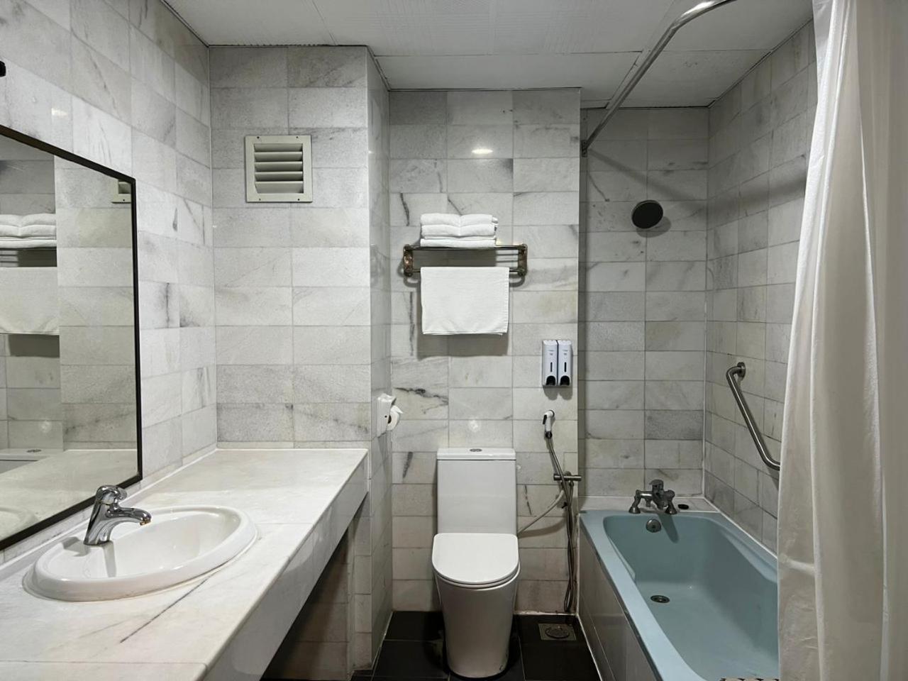 Remington Hotel Muar Exterior photo